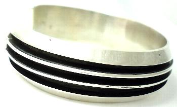 インディアンジュエリー Tom Hawk（トムホーク）作 シルバー