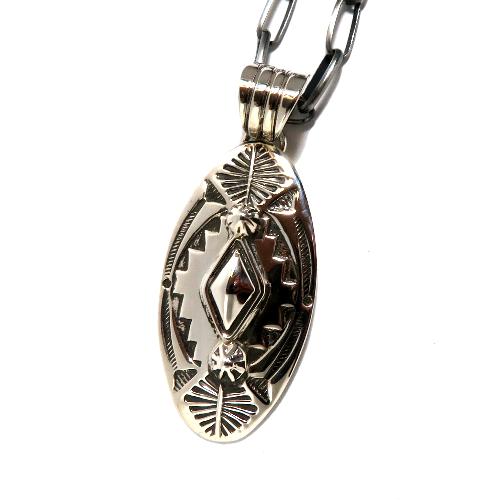 インディアンジュエリー アーチスト ペンダント ナバホ族