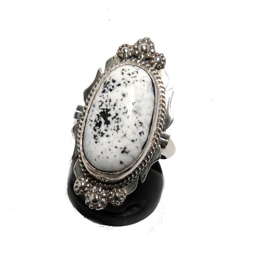 ホワイトバッファロー リング ナバホ族製作の ホワイト系 インディアン