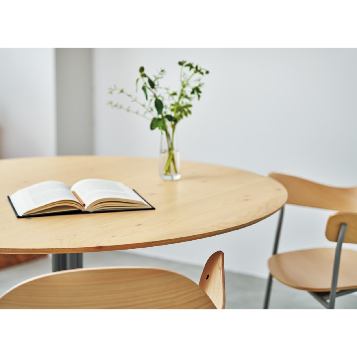 ym-04 Table Circle Top - size φ1200×H720｜PRODUCT｜yuimori｜コクヨ