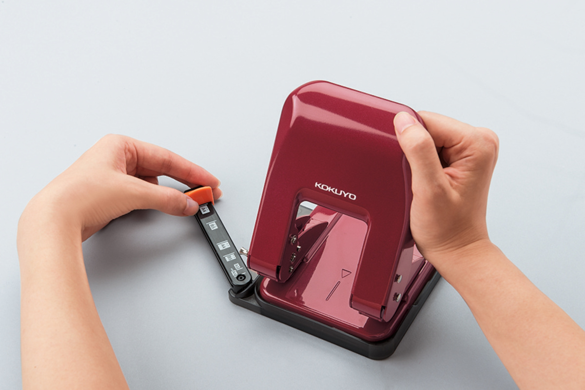 ラクアケ パンチ PPC用紙約37枚 赤｜文具｜コクヨ