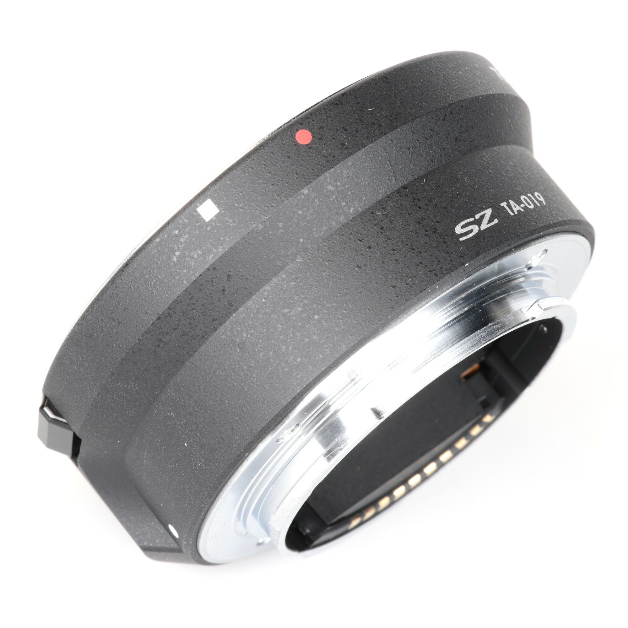 トキナーのEFマウントレンズを、ソニーFEマウントのカメラで使用できる