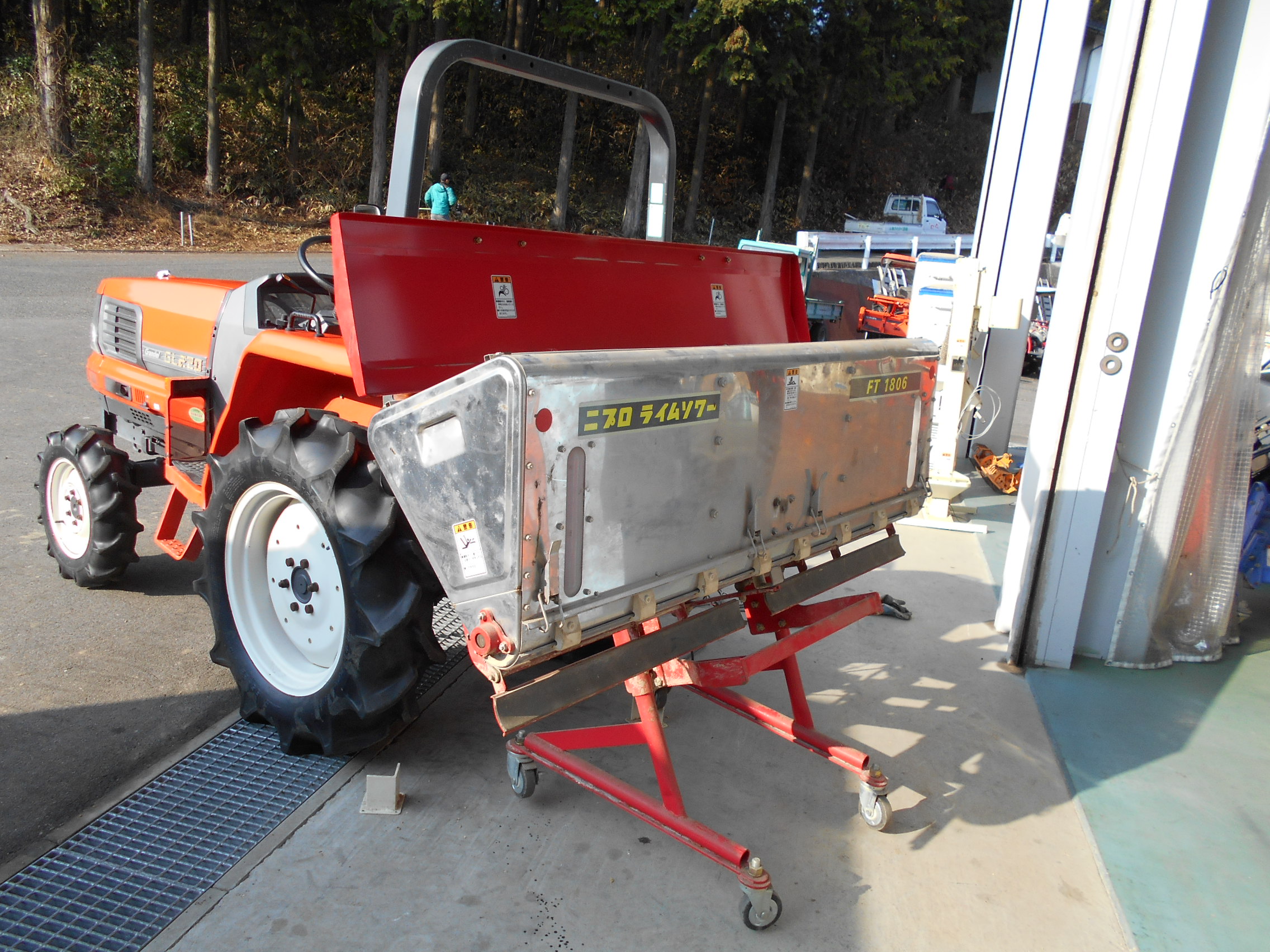 ニプロ ライムソワー FT-1806-B 作業幅1.8m 容量264L クボタBヒッチ