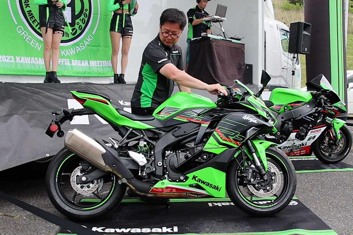 Ninja ZX-4RR エキゾーストノート 一般初公開！ | 動画 | カワサキイチバン