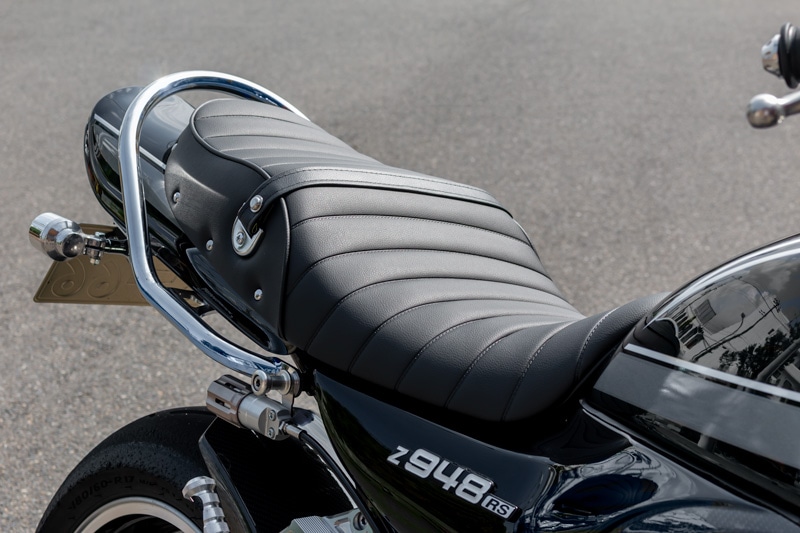 足つき性もよくなるZ900RS用・ARCHIシートASSY タックロール