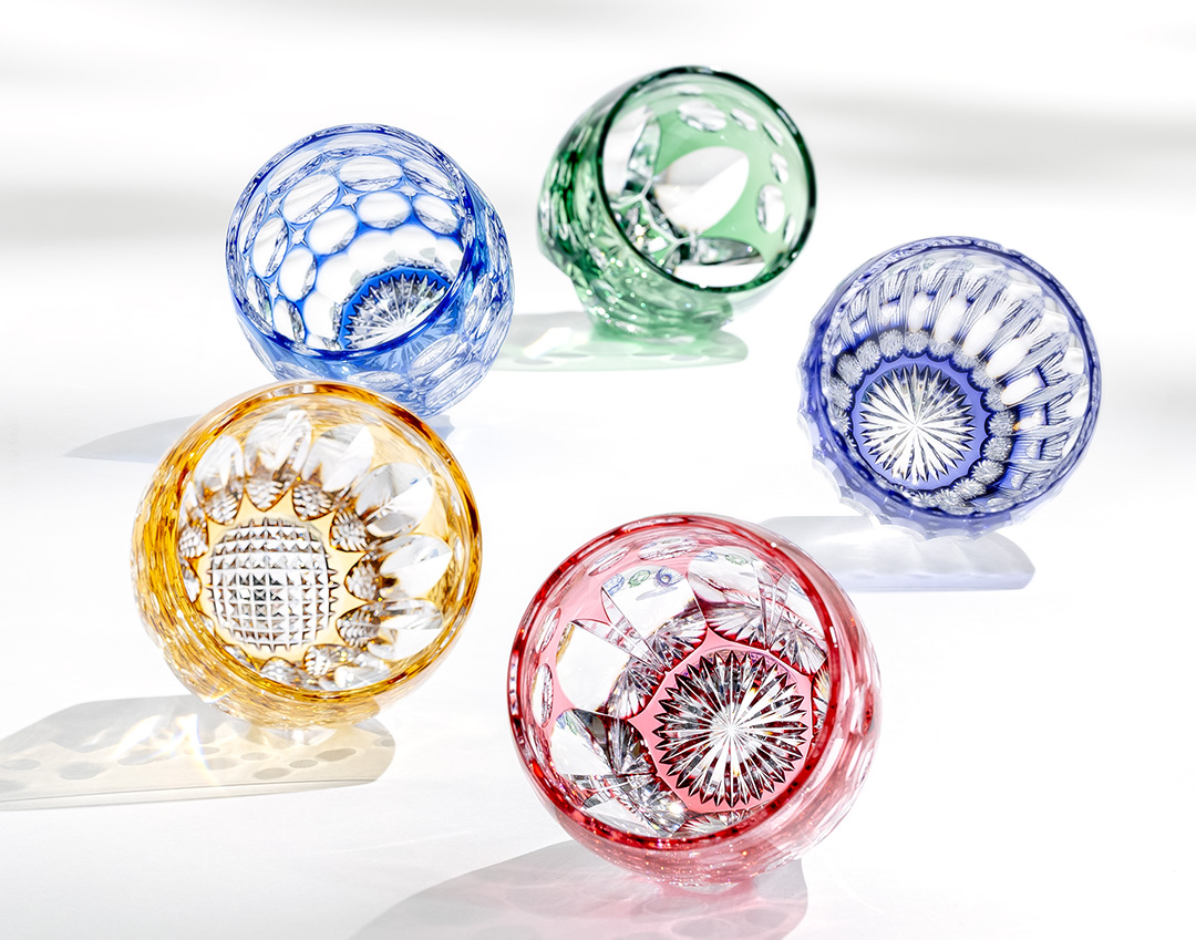 江戸切子 伝統工芸士・鍋谷聰 作 冷酒杯＜菊花＞ | カガミクリスタル