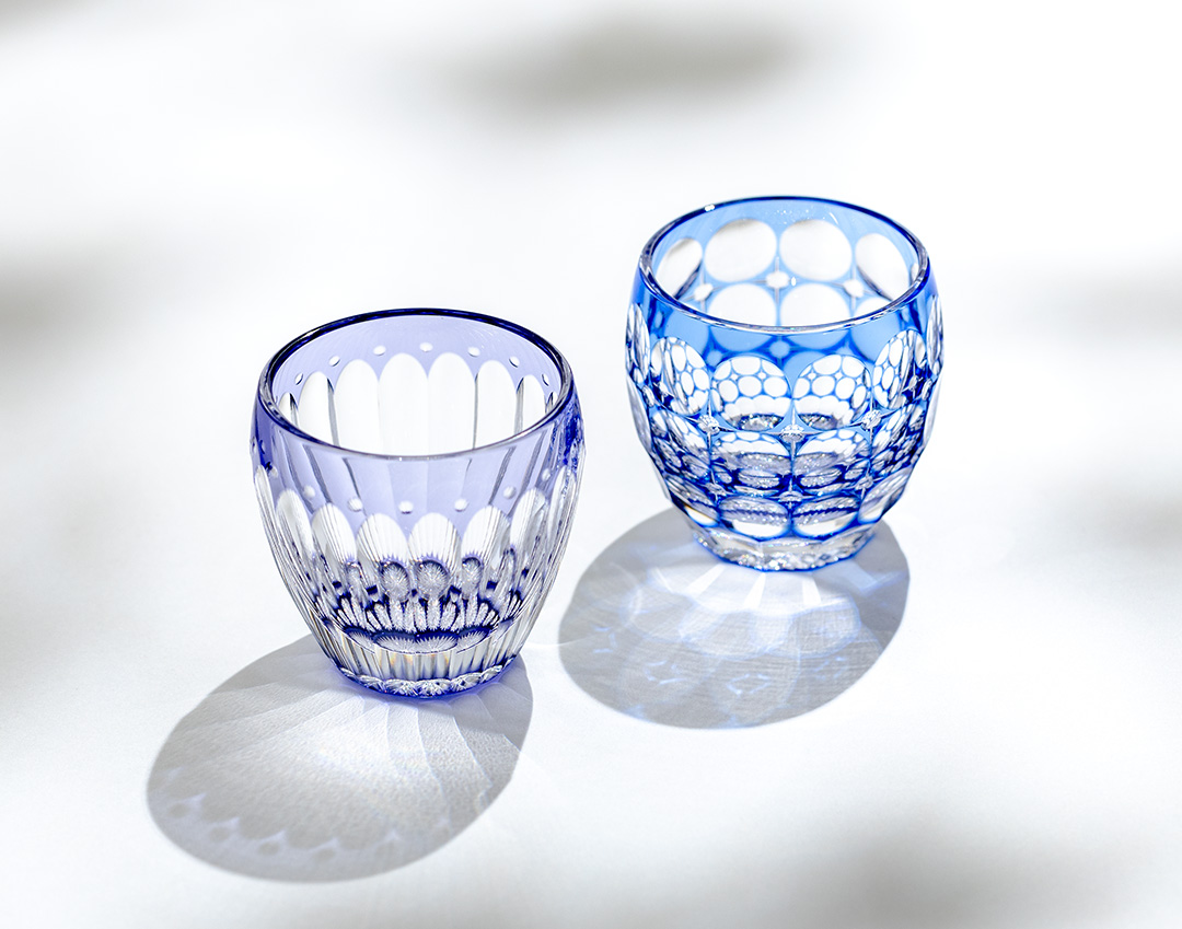 江戸切子 伝統工芸士・鍋谷聰 作 冷酒杯＜菊花＞ | カガミクリスタル