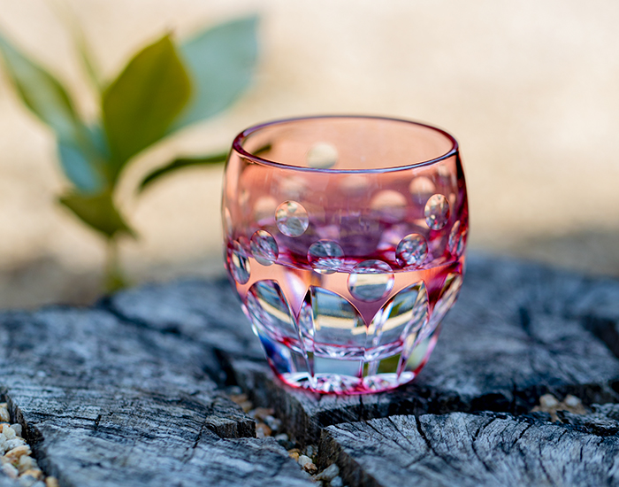 江戸切子 伝統工芸士・鍋谷聰 作 冷酒杯＜桜＞ | カガミクリスタル