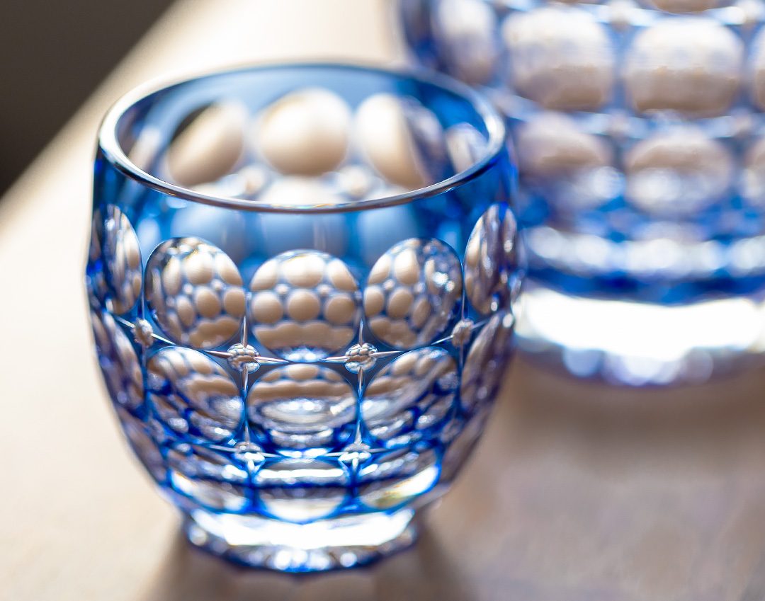 江戸切子 伝統工芸士・鍋谷聰 作 冷酒杯＜紫陽花＞ | カガミクリスタル