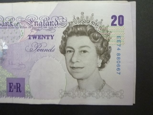 銀行で断られた旧紙幣もご相談下さい。宅配買取依頼急増中。イギリス