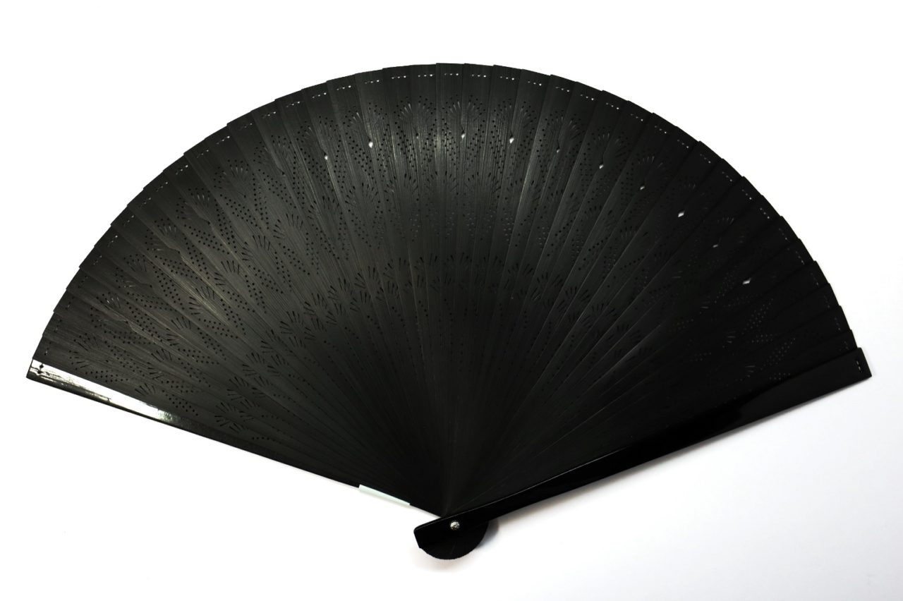 紳士用扇子2020・3種｜総竹松透かし彫り7寸5分。洋装にもお勧め