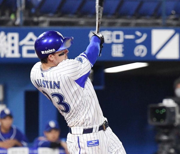 オースティン躍動 来日初スタメン、4打数4安打初打点 | ベイスターズ