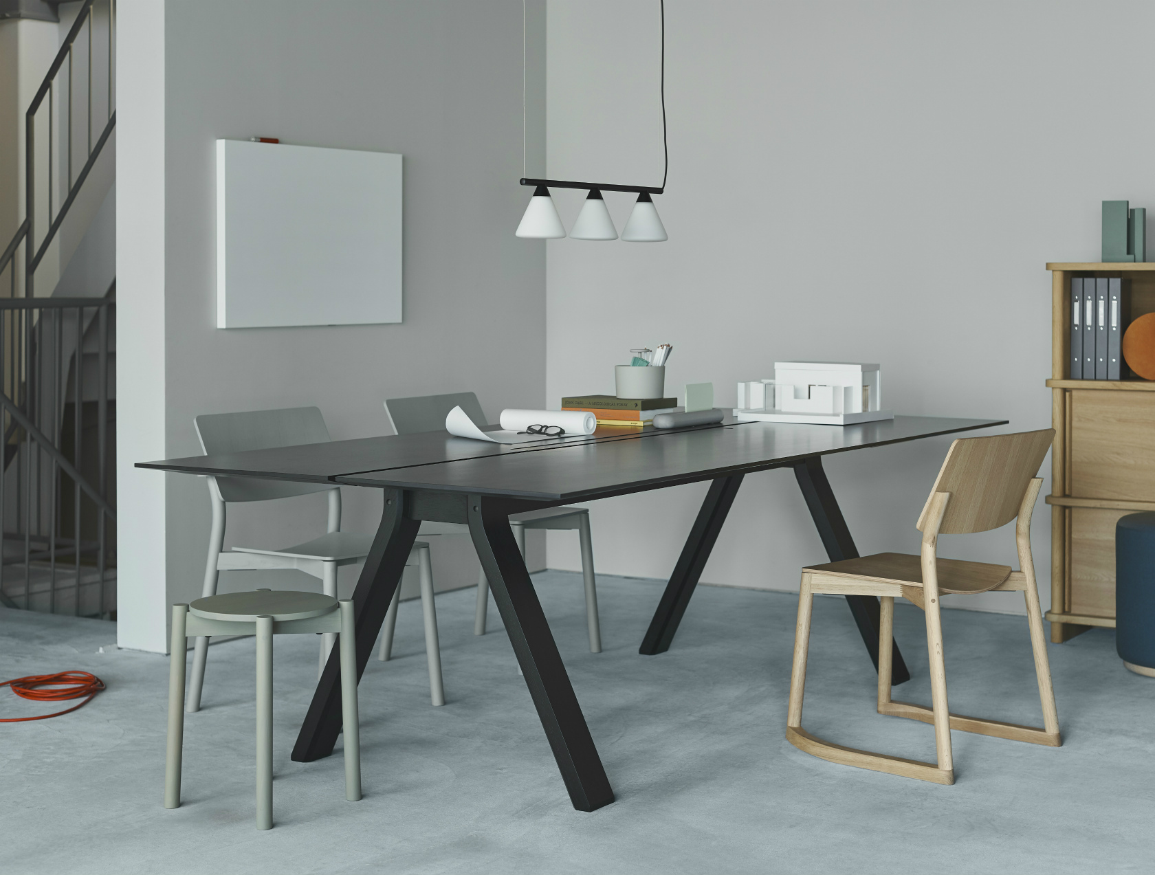 Castor Stool Plus ‒ KARIMOKU NEW STANDARD (KNS)