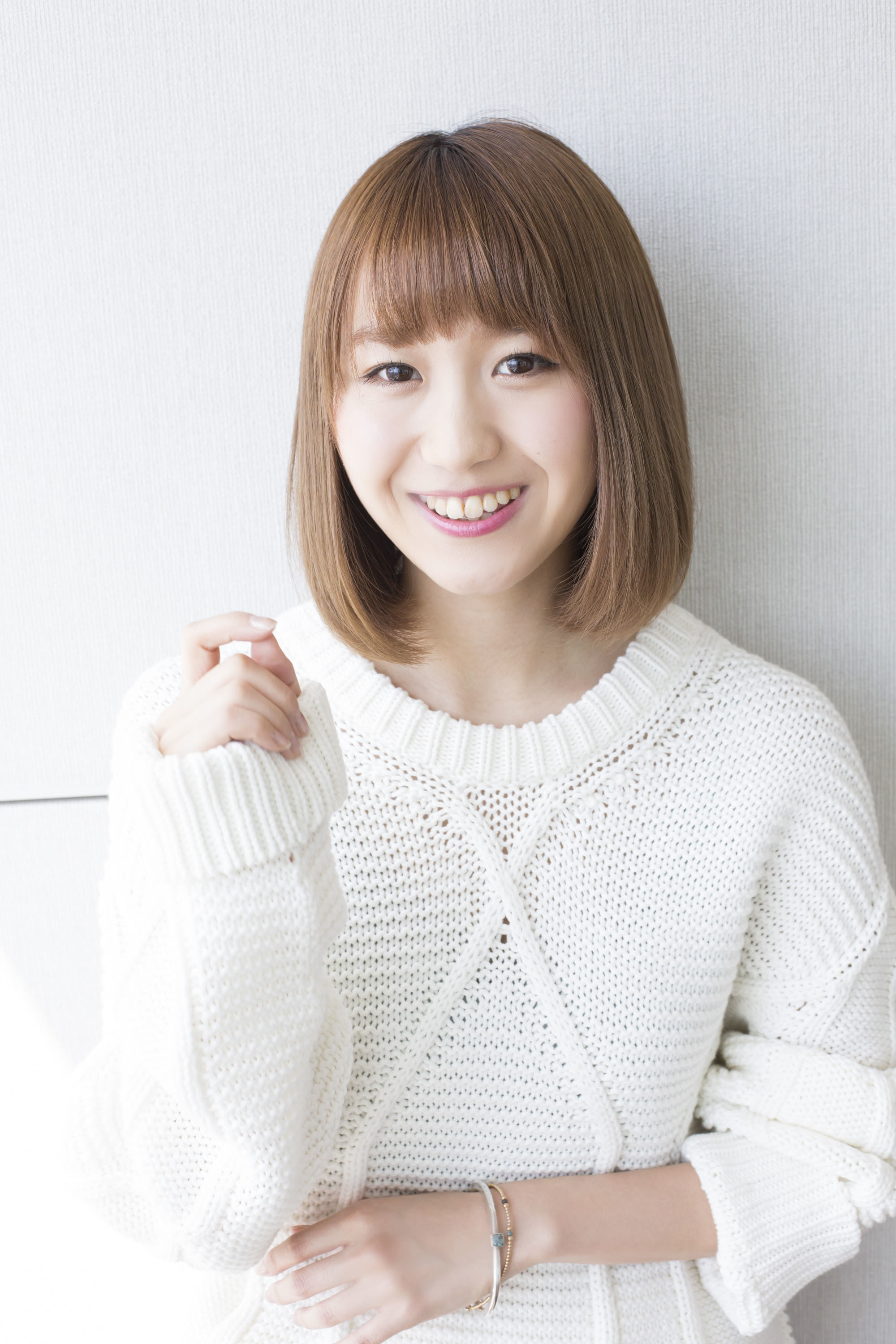 新体制のSUPER☆GiRLSが長袖×短パンスタイルで登場！【渡邉ひかる 編