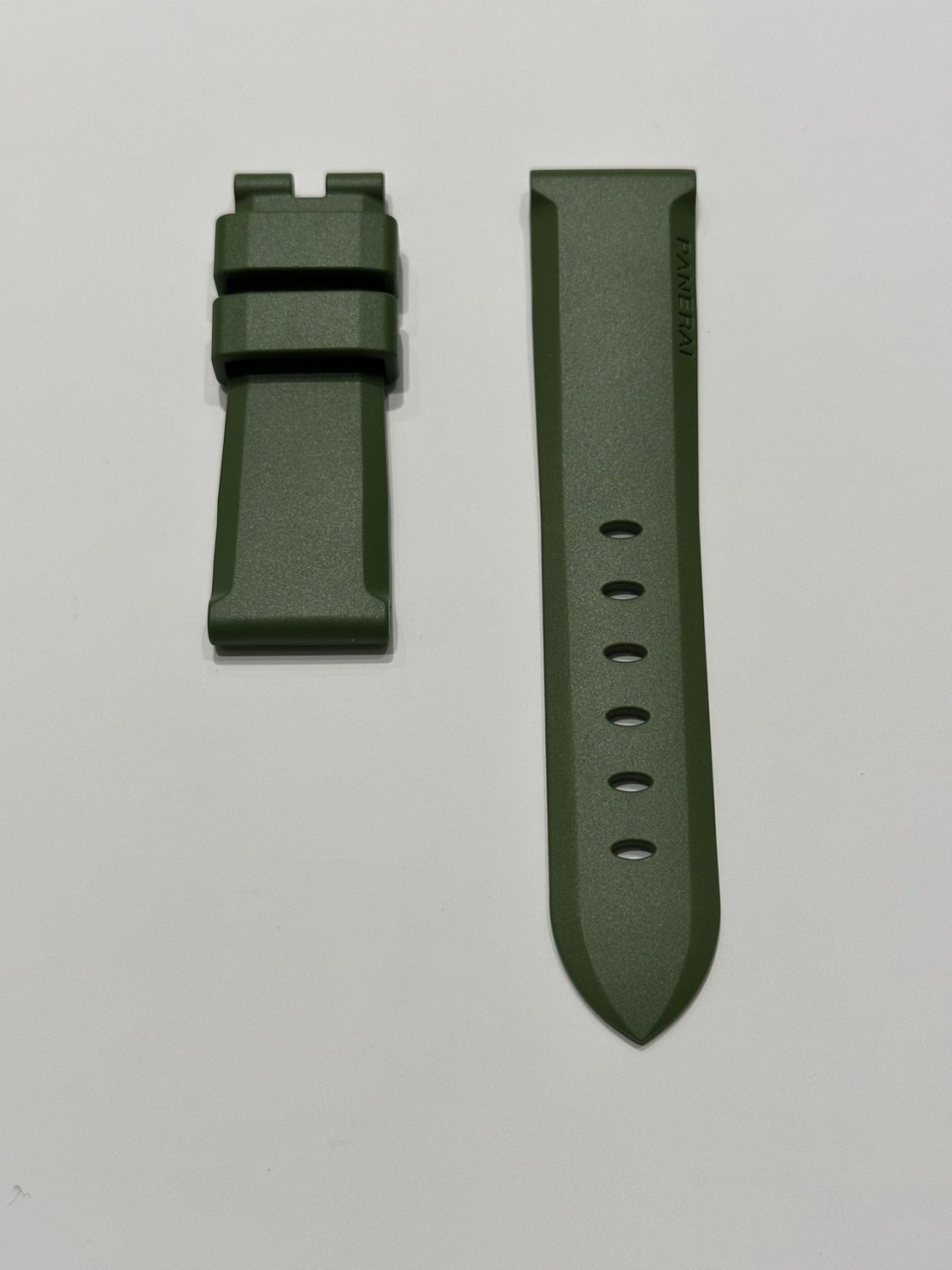 パネライ 】ついに登場！ルミノールドゥエ38mm用 純正ラバーストラップ