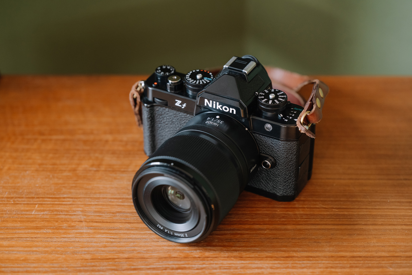 スナップから作品撮りまで、明るく柔らかなボケ感が美しい ニコン