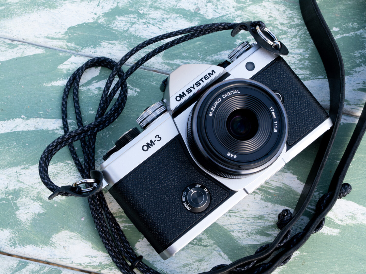 安定した画質はそのままでプロダクトデザインを刷新したシンプル