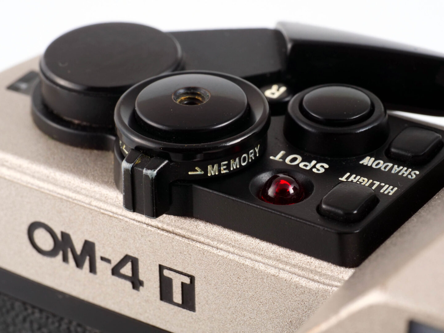 映画の中の、あのカメラ｜06 007/消されたライセンス(1989) オリンパス