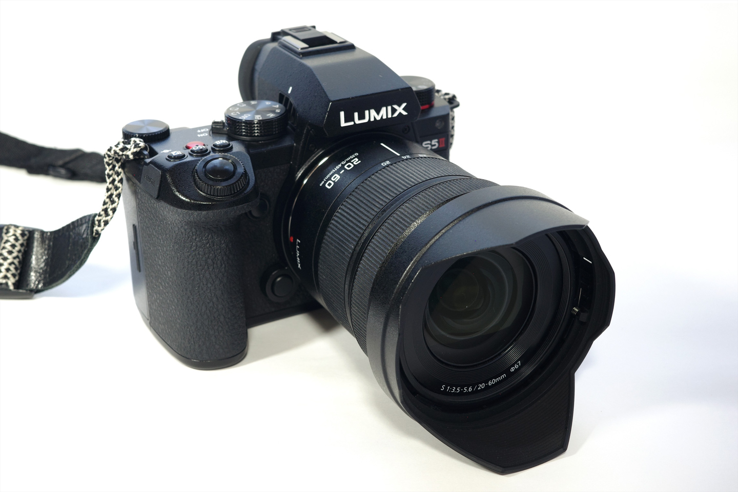 機動力と万能性を兼ね添えた標準ズームレンズ｜パナソニック LUMIX S