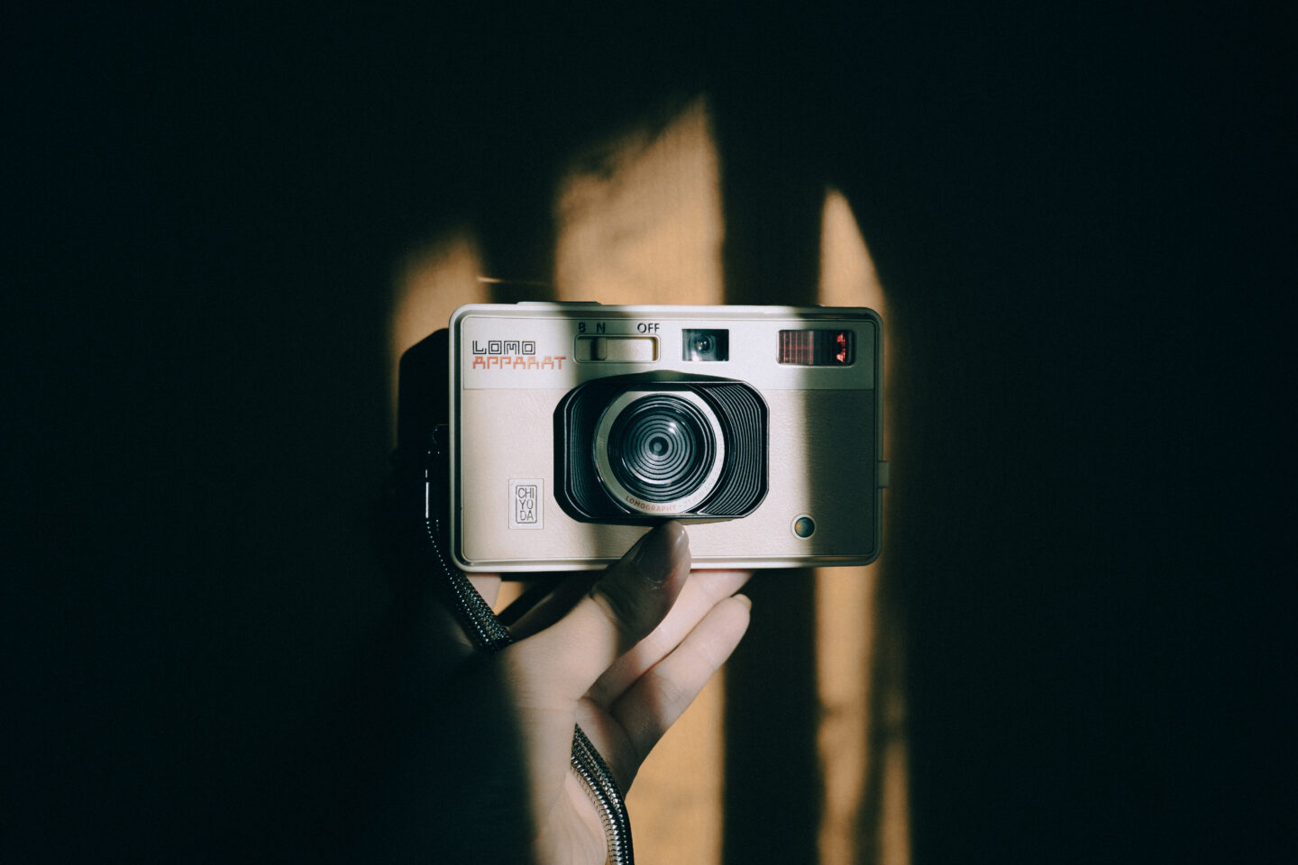 遊び心満載のコンパクトフィルムカメラ LomoApparat』｜フィルムカメラ