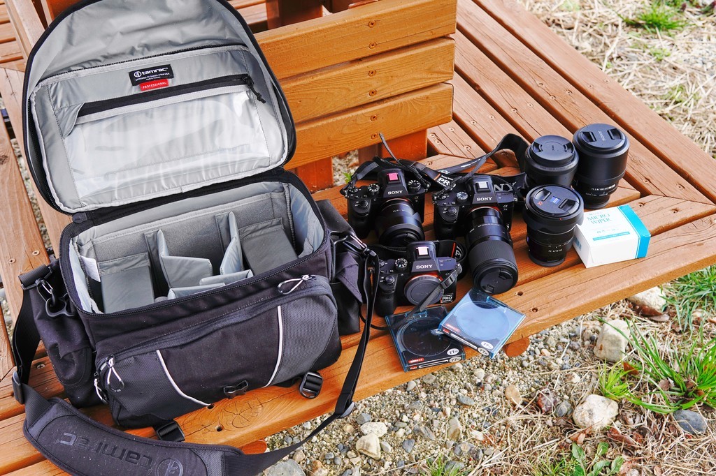 写真家のカメラバッグの中身が知りたい！｜葛原よしひろ | ShaSha