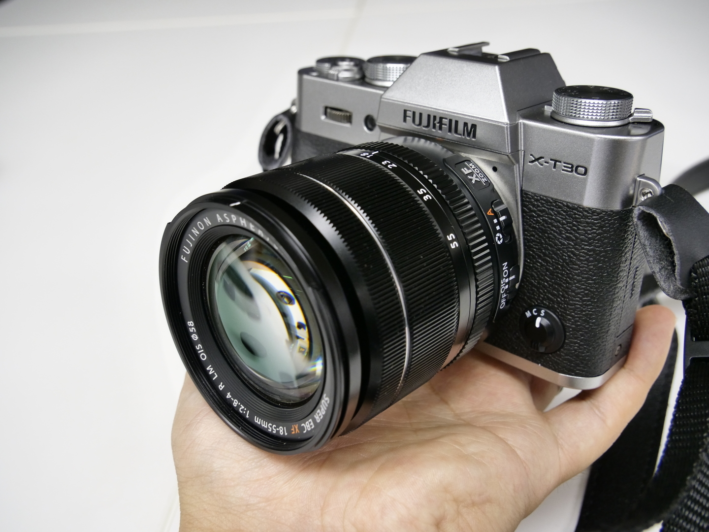 富士フイルム X-T30 レビュー｜小型軽量ボディに写真が楽しくなる機能