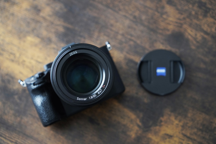 カールツァイス Zeiss Batis 1.8/85 レビュー｜被写体を引き立てる