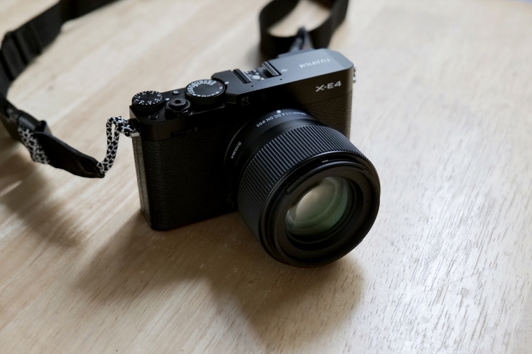 シグマ 56mm F1.4 DC DN Contemporary Xマウントレビュー｜X-E4で