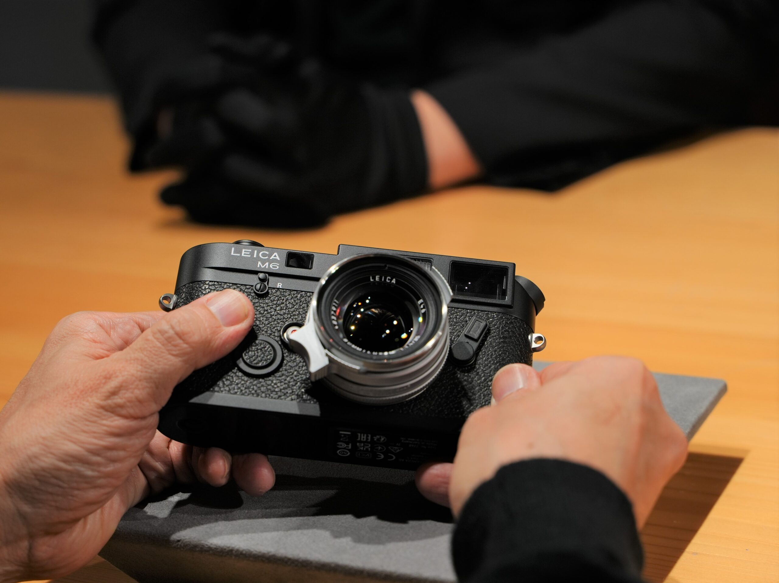 新宿 北村写真機店のカウンターで、お薦めライカを味わい尽くす｜Vol