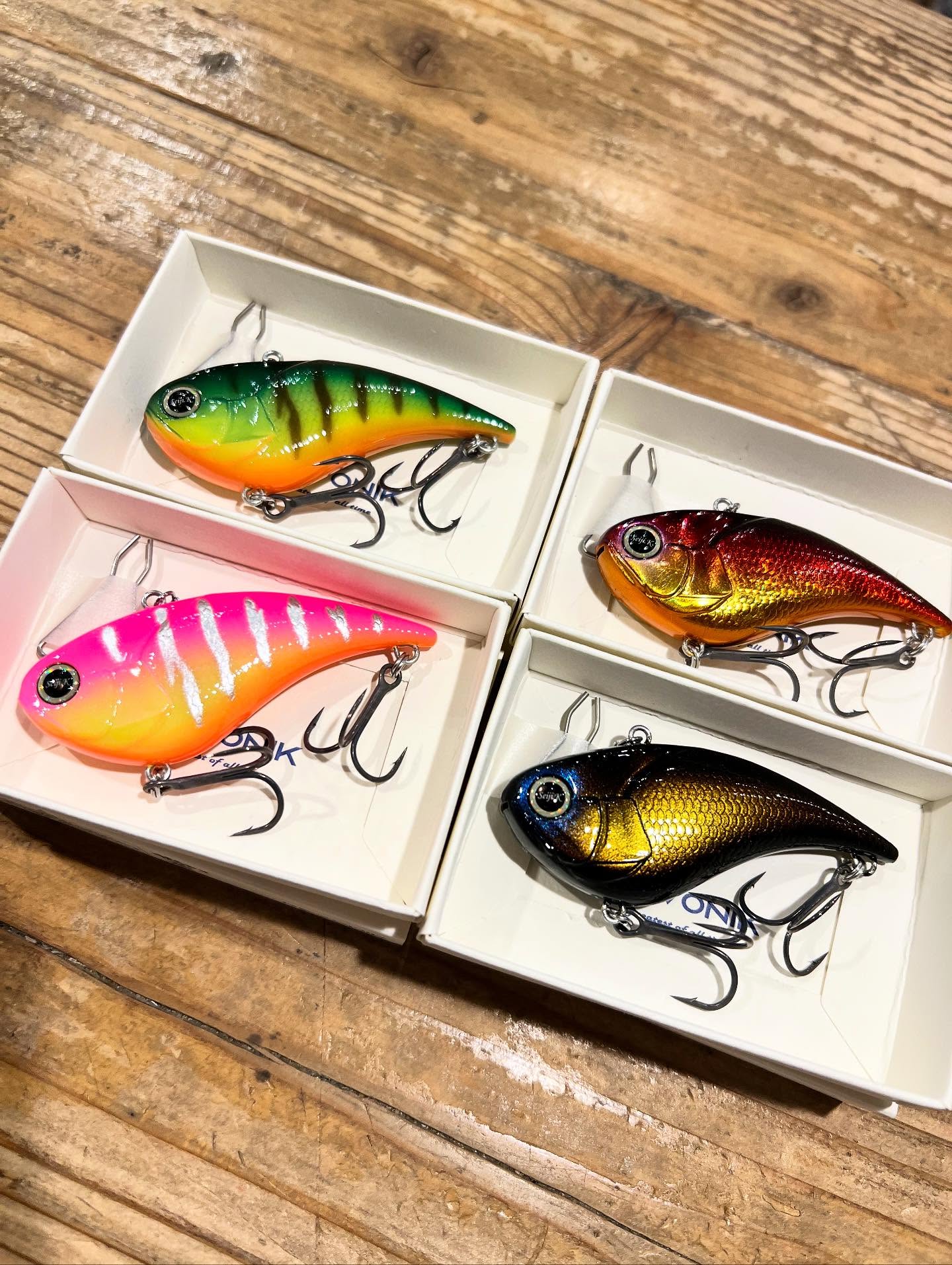 レヴォニックのシンディ110SS新色とヴォルビート60、70の新色が入荷