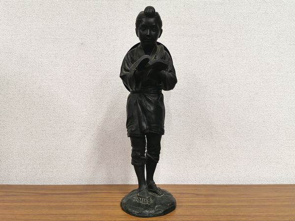 埼玉県本庄市にて、岡崎雪聲の二宮尊徳（金次郎）ブロンズ像、桐箪笥