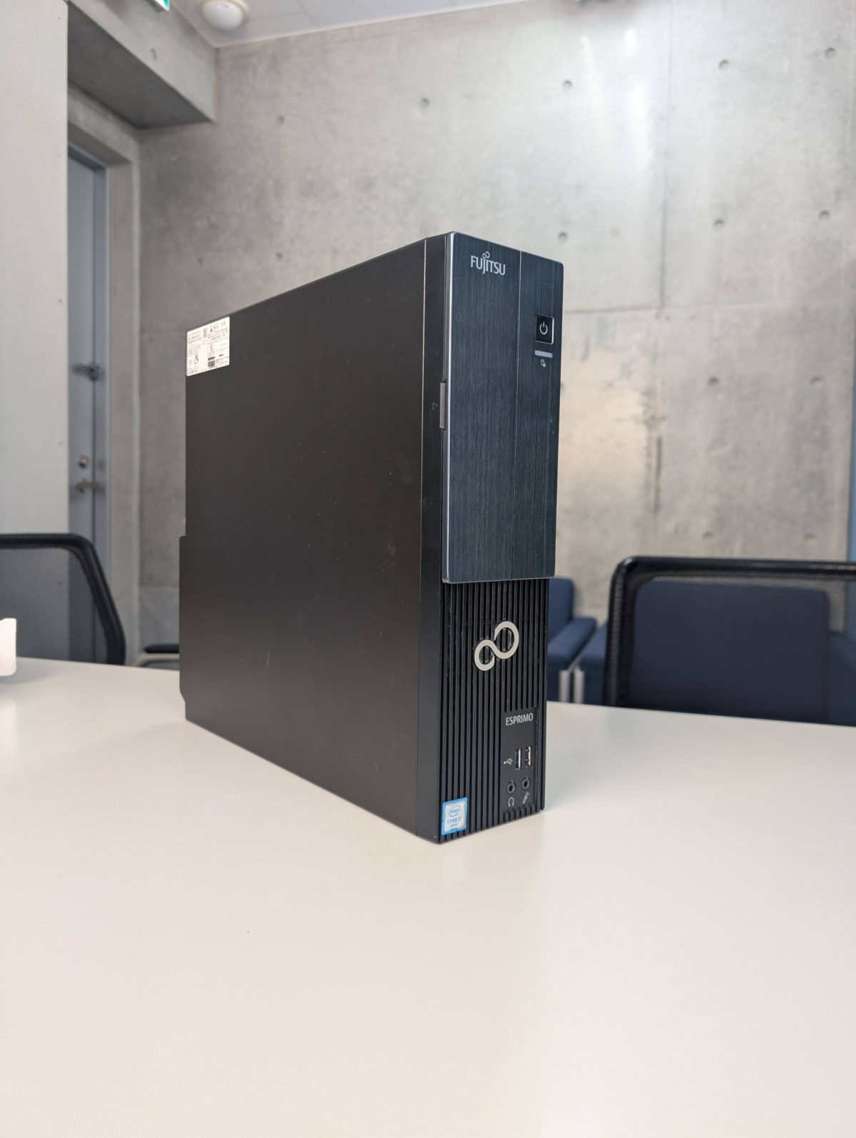 富士通のロゴが表示されたままパソコンが起動しない 富士通 ESPRIMO