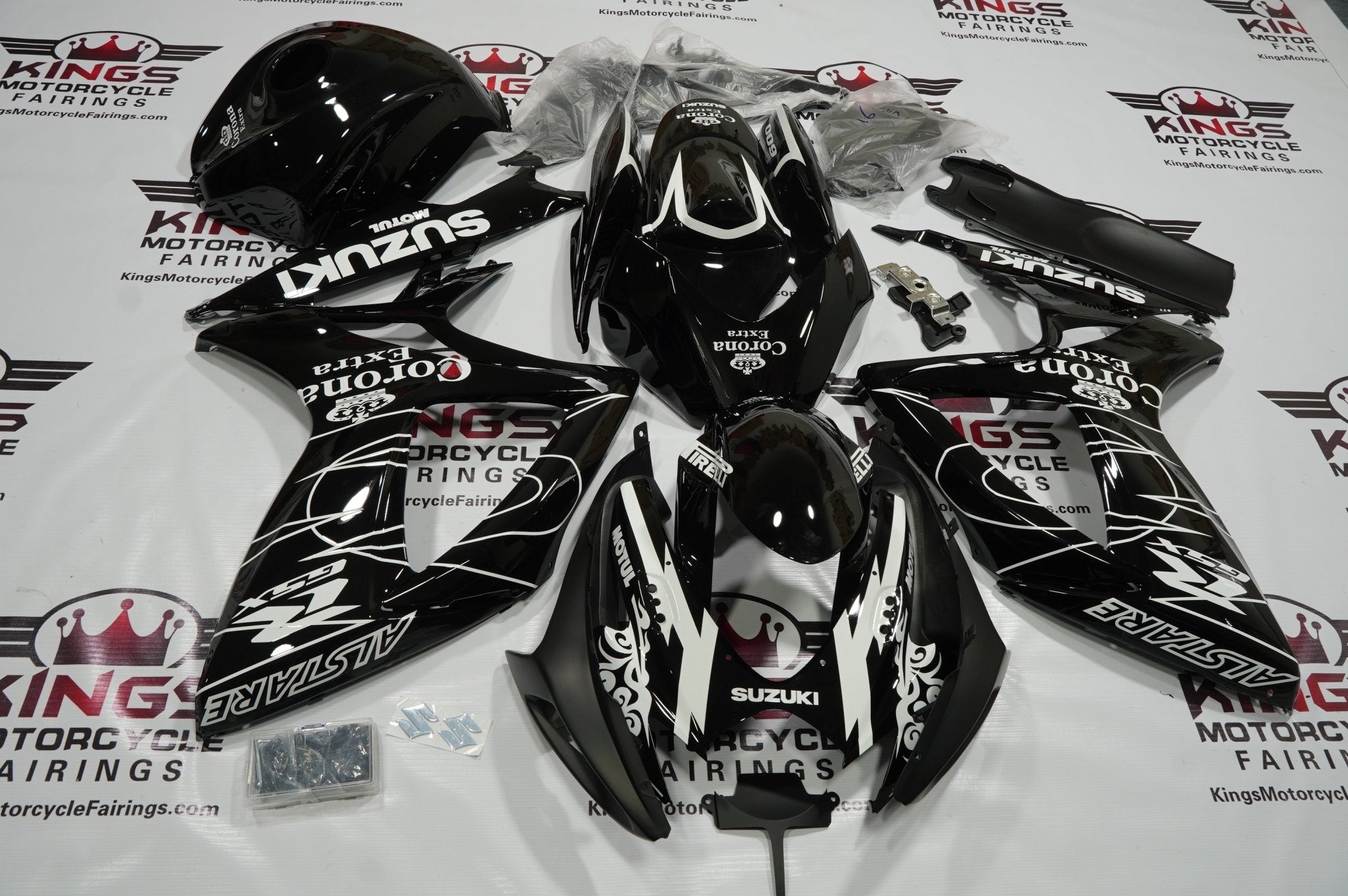 Suzuki GSXR750 (2006-2007) Black, White Corona Fairings