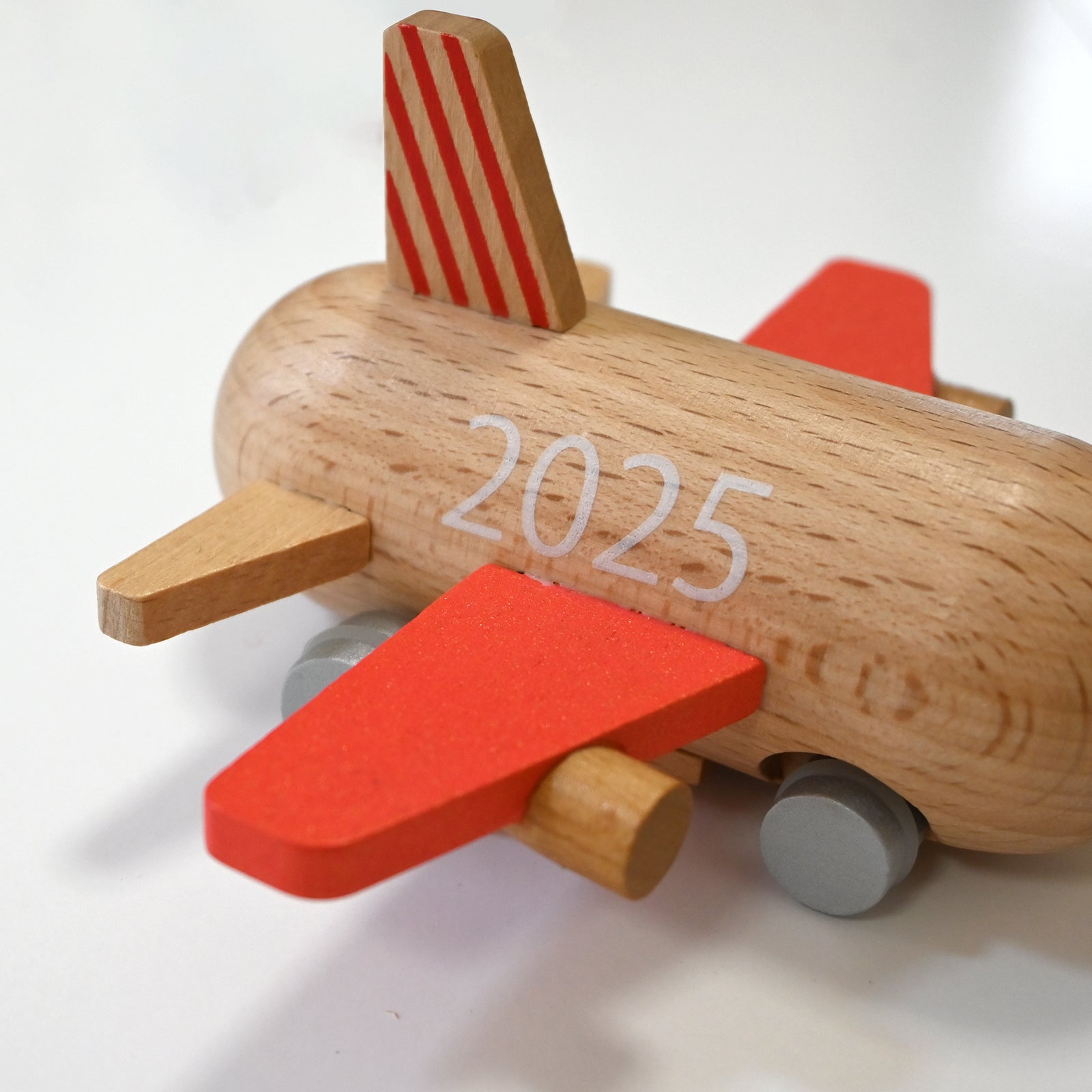 kiko+】2025 mini jet｜年号入り飛行機✈︎出産祝いに｜おしゃれな木の