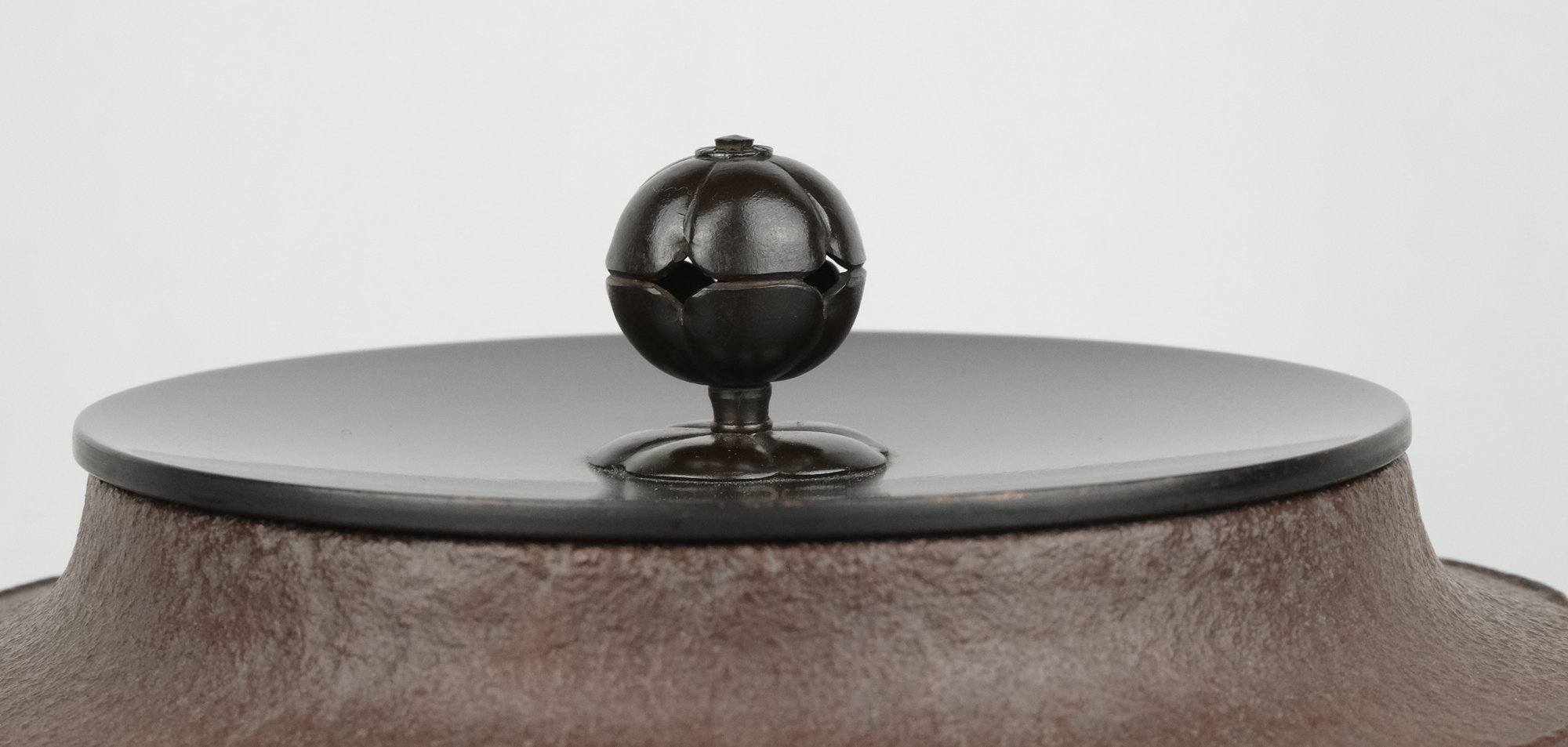 栗山園オンライン通販部 / 【出物】 浜松地紋真形羽付釜 高橋敬典