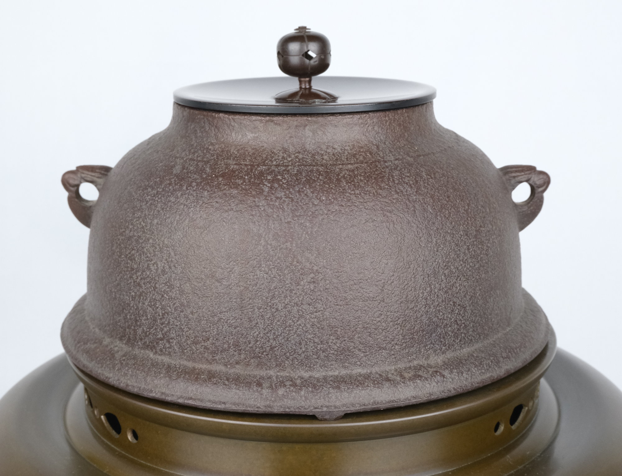 栗山園オンライン通販部 / 【出物】 真形釜添唐銅朝鮮風炉 高橋敬典