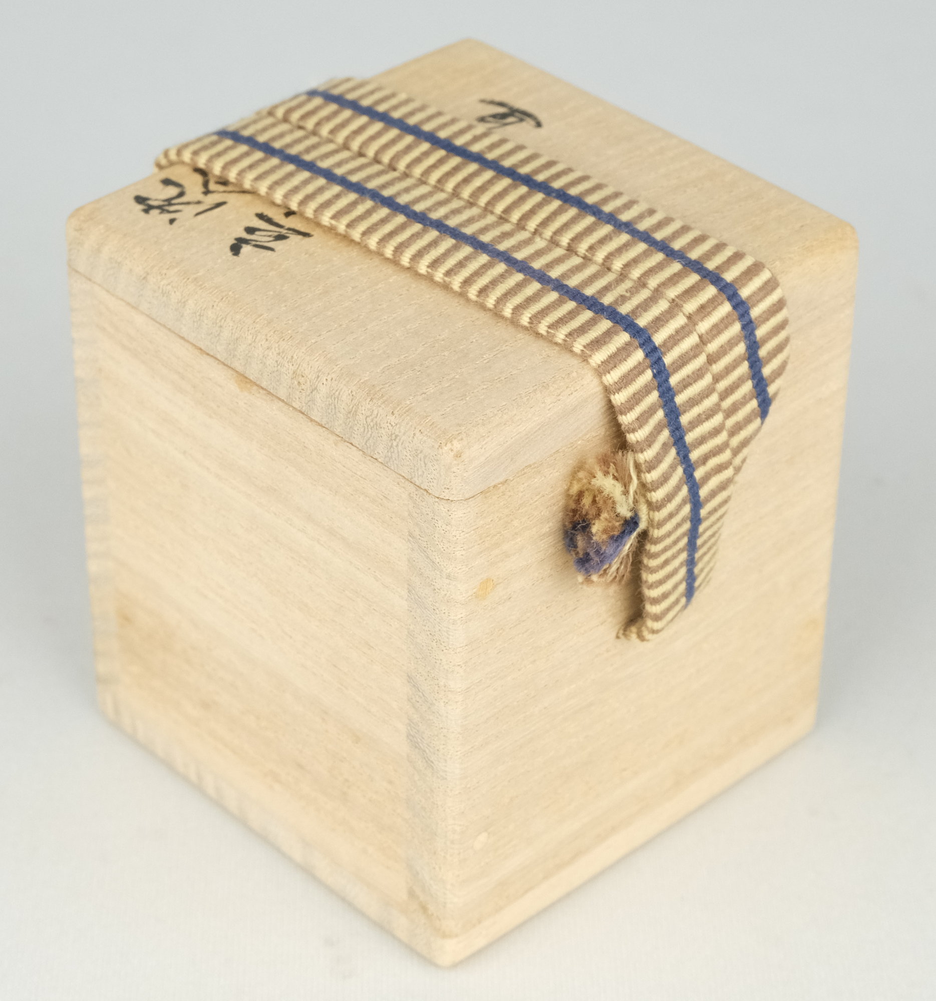 栗山園オンライン通販部 / 【出物】 沈金彫立鶴蓋置 15代大西清右