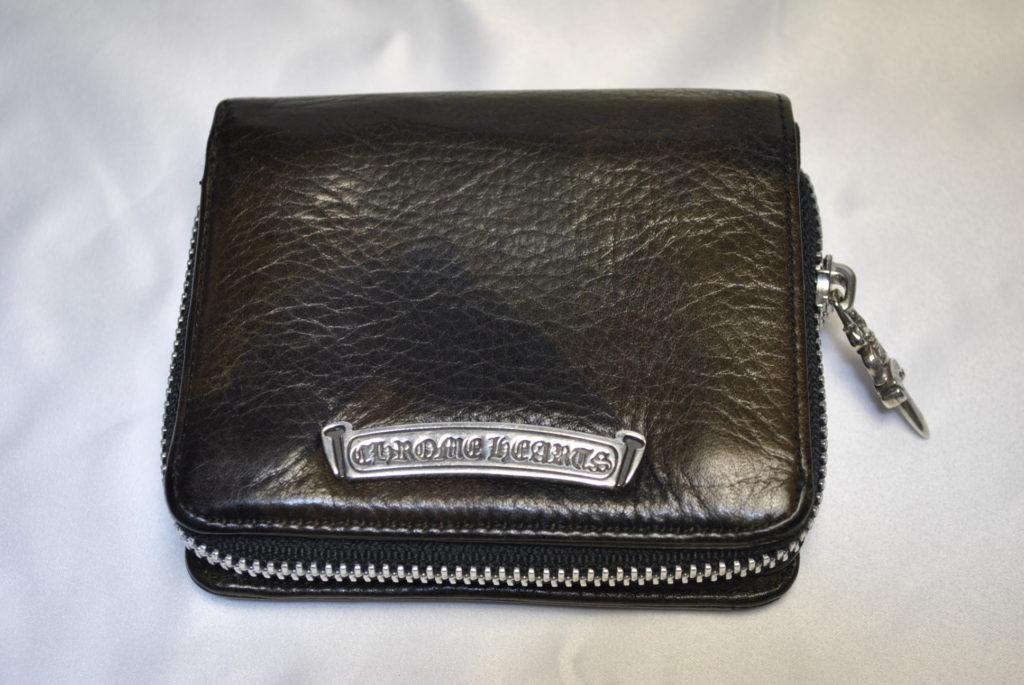 クロムハーツ カモフラレザースクエア ジップウォレットにダガーパーツ