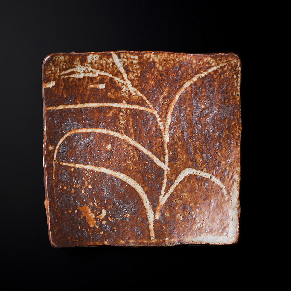 北大路魯山人 赤志野草文四方平鉢 | しぶや黒田陶苑