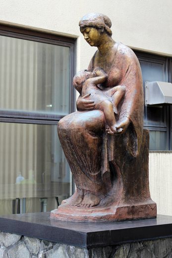 母子像 | Gallery | 黒谷美術株式会社 - 銅像・胸像・モニュメント制作