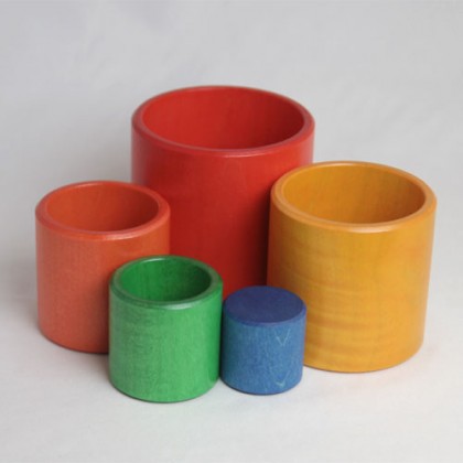 アルビスブラン タワー：収まる嬉しさ、積む楽しさ | krtek select toys