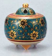 香炉・香立て》 九谷焼香炉 青粒鉄仙D（木箱付・送料サービス）