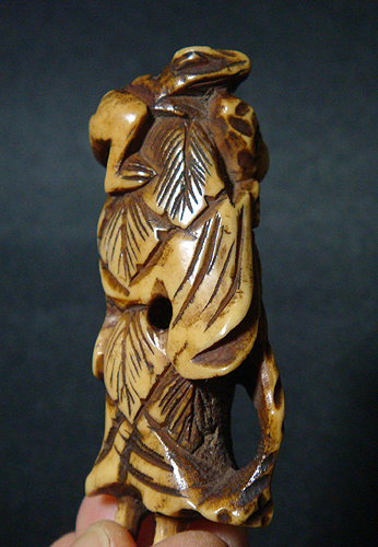 根付 蝦蟇仙人 骨 | 【骨董品買取】日本全国対応・老舗骨董店の古美術