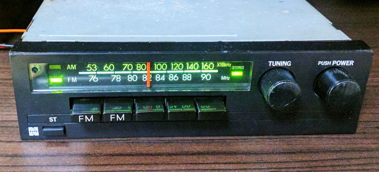 旧車のレトロな機械式FM/AMカーラジオを家庭用チューナとして使う