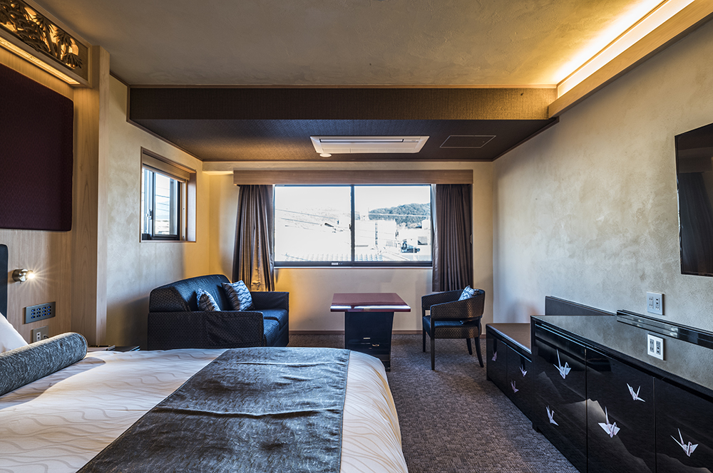 304,404号室）角部屋のシティービューダブルベッド ｜ ALZA KYOTO