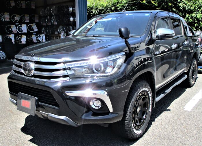 長久手 ハイラックスにXTREMEｰJ 17インチ MONSTA ホワイトレター