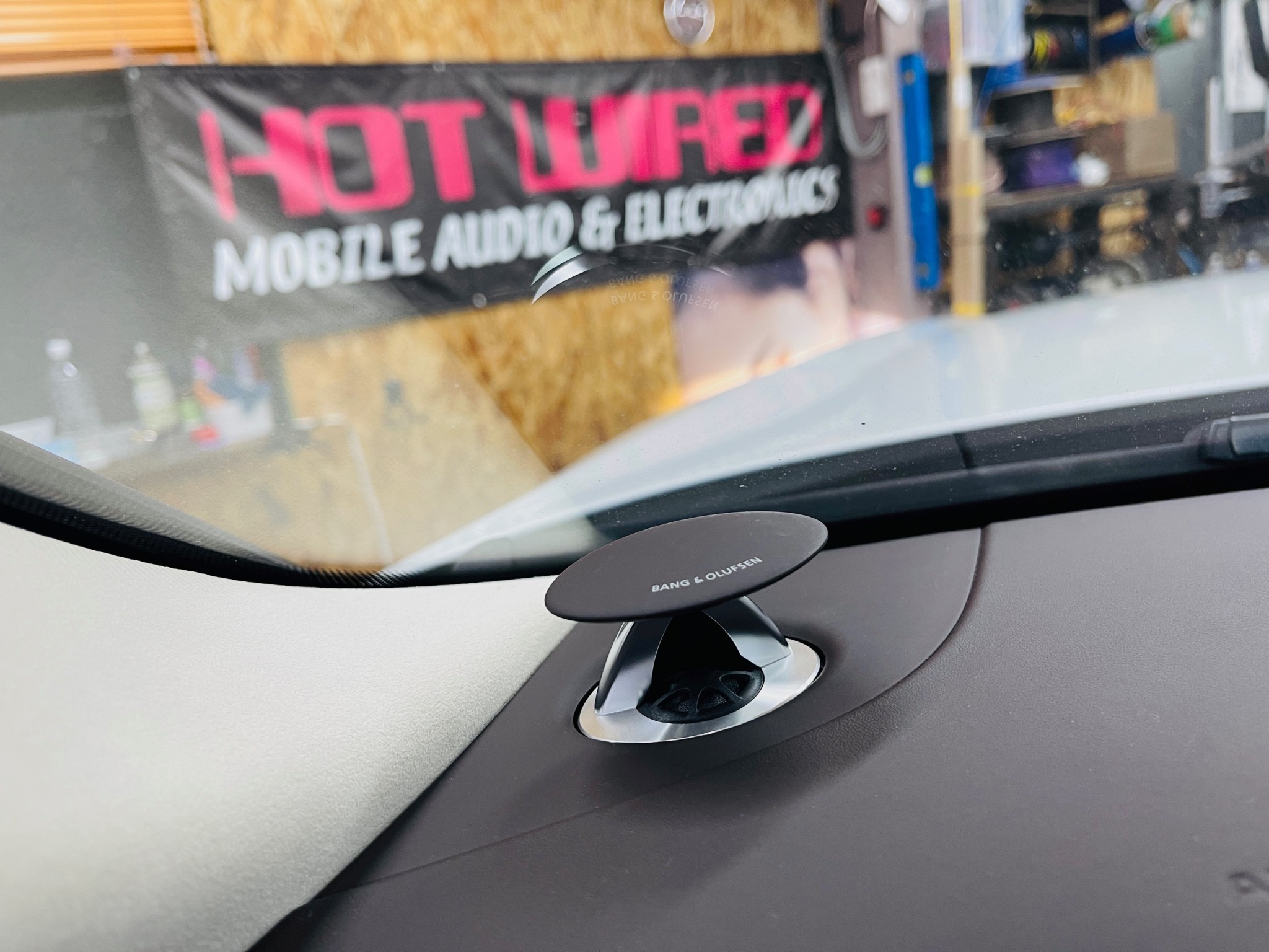 アウディA8 バング＆オルフセン スピーカー交換による音質向上の方法の