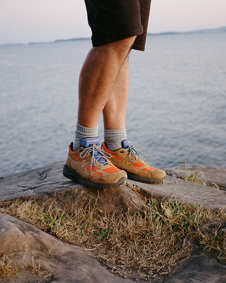 ベースは人気モデル・992。ニューバランス × アクション・ブロンソンの