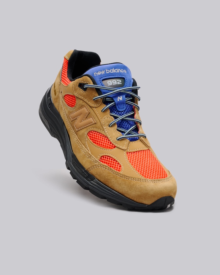 ベースは人気モデル・992。ニューバランス × アクション・ブロンソンの