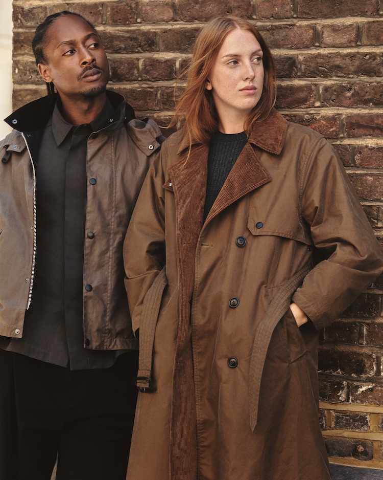 英国の伝統が息づくバブアーのアウターを、マーガレット・ハウエルが